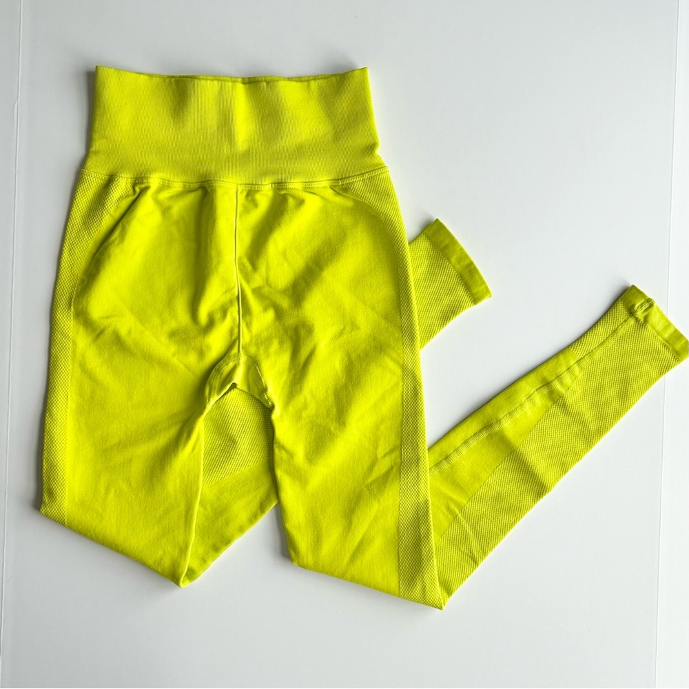 🍒NWOT Camila Coelho Sport Leggings. Size: S/M - Picture 1 of 11